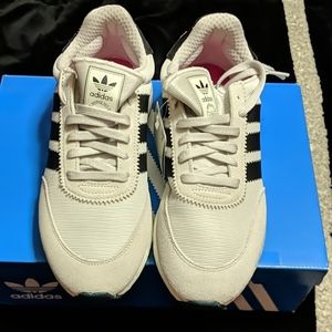 Women's Adidas sneakers